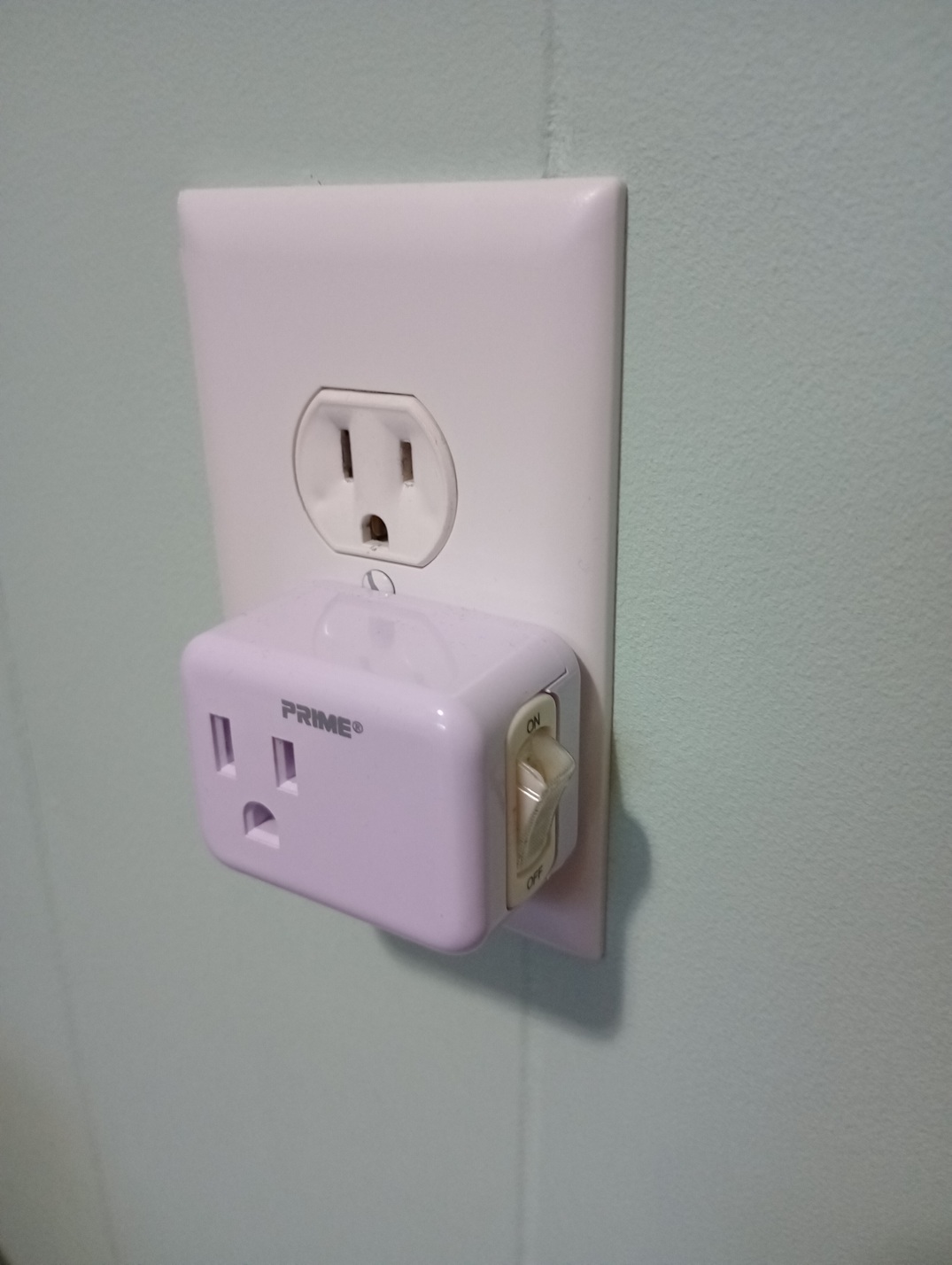 Grounded switch tap plug with on/off button